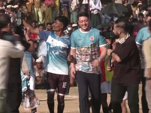 Video: Mesut Ozil Kunjungi Pengungsi Rohingya di Bulan Ramadan