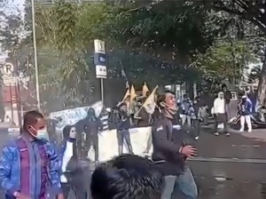 Demo SPPG di DPRD Bulukumba Ricuh, Massa Ungkap Dugaan Mark Up di Dapur MBG