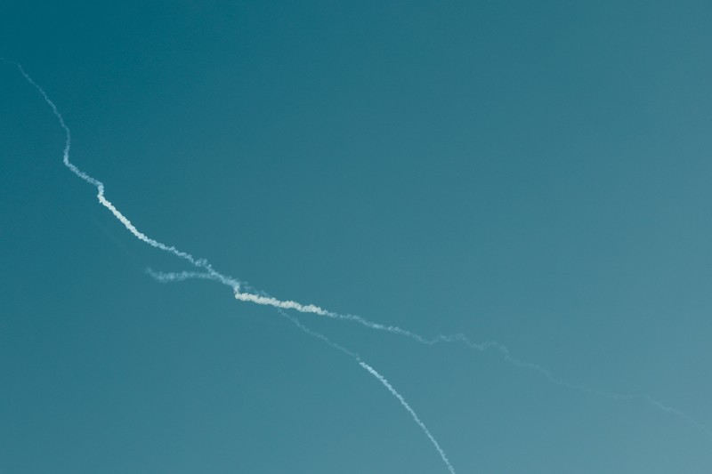 Israel melancarkan serangan udara terhadap wilayah Iran pada Sabtu (28/2) waktu setempat. Dua suara ledakan dilaporkan terdengar di area Teheran, ibu kota Iran, pada Sabtu (28/2) pagi waktu setempat. (REUTERS/Amir Cohen)