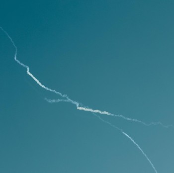 Rudal Iran-Israel Meledak, Awan Mengepul Selimuti Langit Teheran