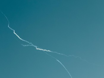 Rudal Iran-Israel Meledak, Awan Mengepul Selimuti Langit Teheran