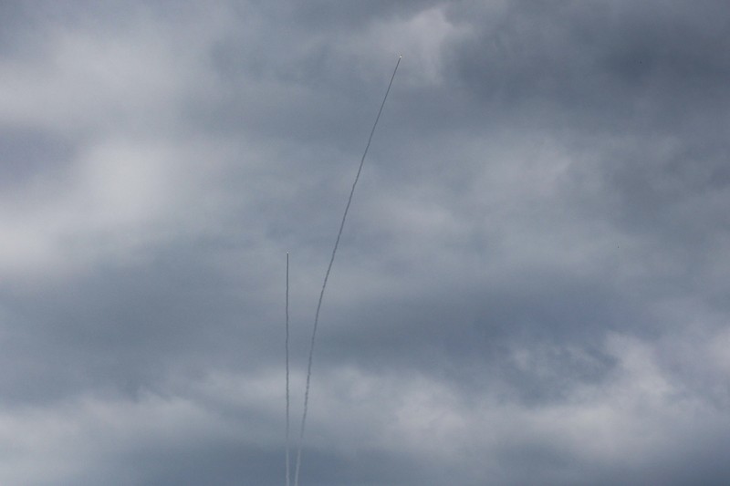 Israel melancarkan serangan udara terhadap wilayah Iran pada Sabtu (28/2) waktu setempat. Dua suara ledakan dilaporkan terdengar di area Teheran, ibu kota Iran, pada Sabtu (28/2) pagi waktu setempat. (REUTERS/Amir Cohen)