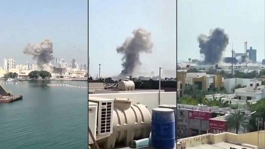 Kepulan asap menjulang ke udara setelah rentetan ledakan terdengar di area Manama, Bahrain, pada Sabtu (28/2) waktu setempat. (AFP/-)