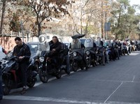 Warga Iran Panik Berhamburan saat Serangan Israel