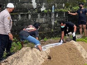Kerangka Manusia yang Ditemukan di Pantai Nusa Penida Dimakamkan