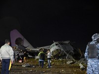 Pesawat Hercules Bawa Duit Rp 1 T Jatuh, Uangnya Dijarah Warga