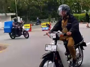 Kesederhanaan Wagub Kalbar yang Pilih Ngantor Naik Motor
