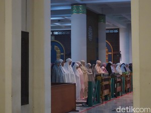 Kapan Makmum Membaca Surat Setelah Al-Fatihah saat Salat Berjamaah?