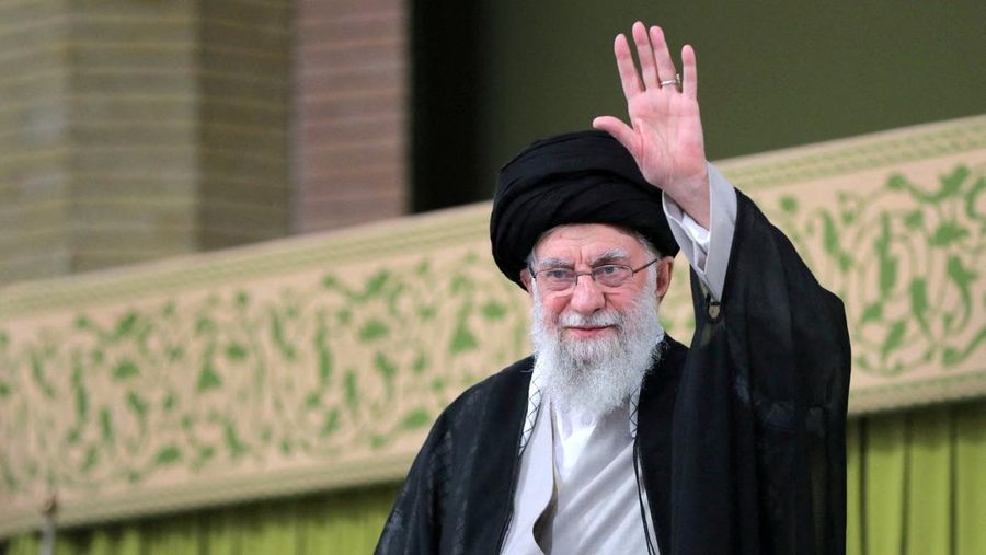 FILE PHOTO: Iran's Supreme Leader Ayatollah Ali Khamenei waves during a meeting with students in Tehran, Iran, November 2, 2024. Office of the Iranian Supreme Leader/WANA (West Asia News Agency)/Handout via REUTERS/File Photo ATTENTION EDITORS - THIS PICTURE WAS PROVIDED BY A THIRD PARTY.