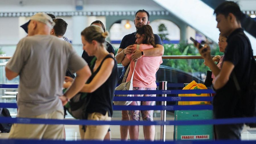 Sejumlah penerbangan di Bandara I Gusti Ngurah Rai Bali terdampak penutupan ruang udara di sejumlah negara. Hal itu menyusul serangan besar-besaran yang dilancarkan Amerika Serikat (AS) dan Israel ke Iran, Minggu (1//3/2026). (REUTERS/Johannes Christo)