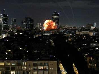 Breaking: Gelombang Rudal Hantam Israel-Ledakan Besar Guncang Tel Aviv