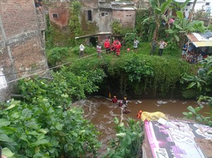 Bocah 6 Tahun Terpeleset Lalu Hanyut di Sungai Klojen Kota Malang