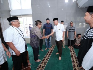 Kemensos Salurkan Santunan ke Ratusan Anak Yatim di Bekasi