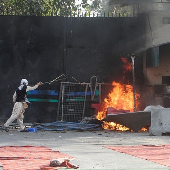 Potret Chaos di Konsulat AS Usai Serangan ke Iran, 25 Orang Tewas