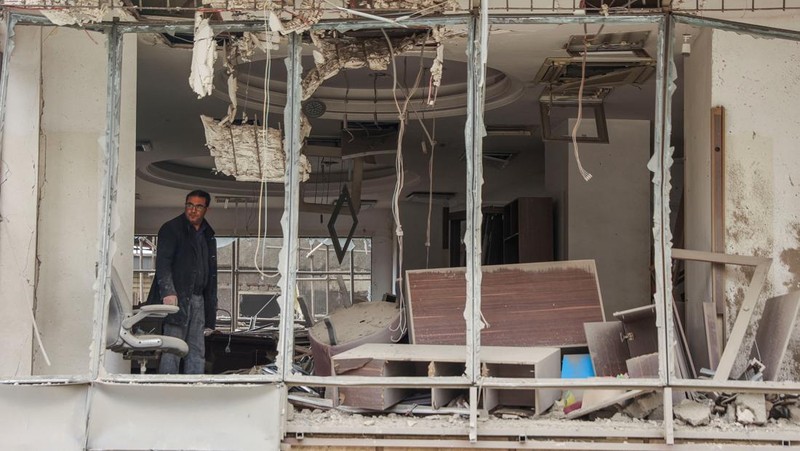 Sisa-sisa puing setelah serangan Israel dan AS terhadap Rumah Sakit Hotel Gandhi, di tengah konflik AS-Israel dengan Iran, di Teheran, Iran, 2 Maret 2026. Majid Asgaripour/WANA (West Asia News Agency) via REUTERS