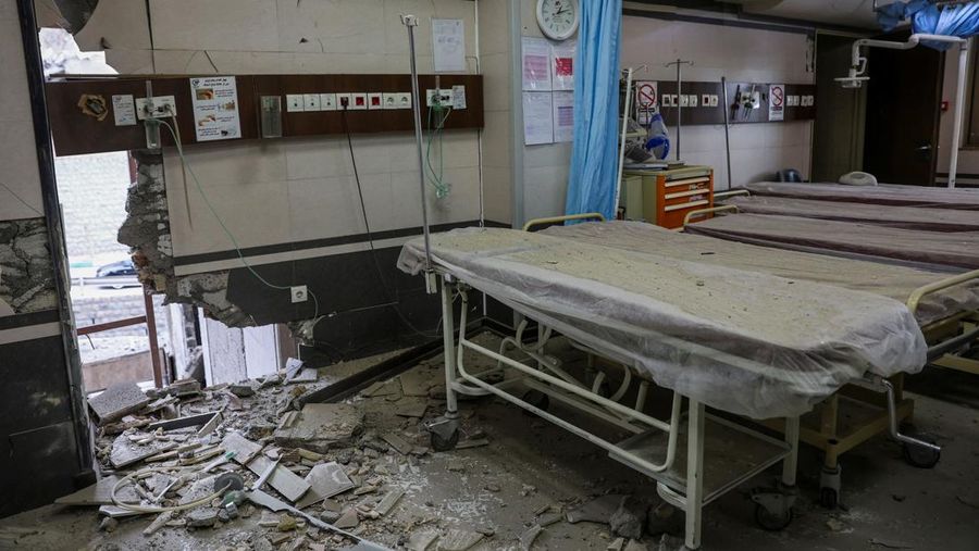 Sisa-sisa puing setelah serangan Israel dan AS terhadap Rumah Sakit Hotel Gandhi, di tengah konflik AS-Israel dengan Iran, di Teheran, Iran, 2 Maret 2026. Majid Asgaripour/WANA (West Asia News Agency) via REUTERS