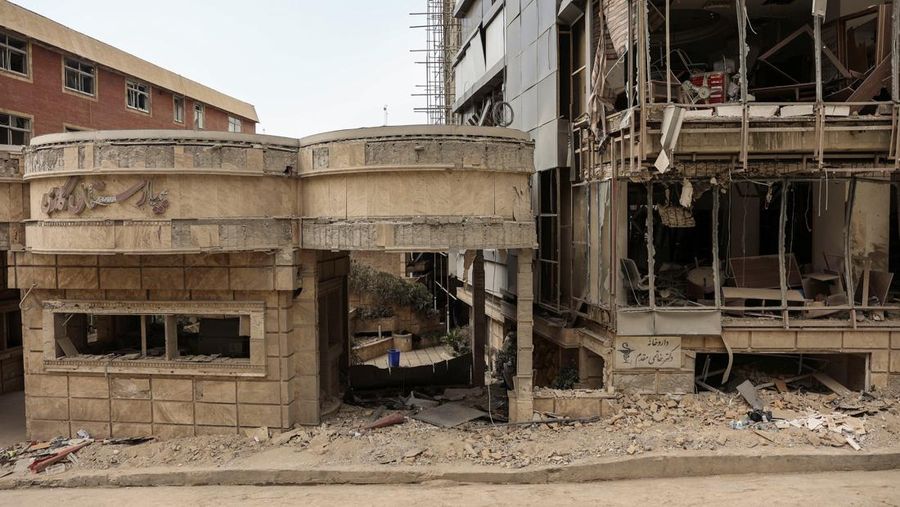 Sisa-sisa puing setelah serangan Israel dan AS terhadap Rumah Sakit Hotel Gandhi, di tengah konflik AS-Israel dengan Iran, di Teheran, Iran, 2 Maret 2026. Majid Asgaripour/WANA (West Asia News Agency) via REUTERS