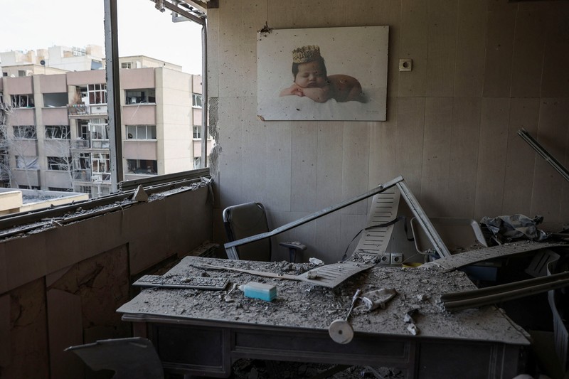 Sisa-sisa puing setelah serangan Israel dan AS terhadap Rumah Sakit Hotel Gandhi, di tengah konflik AS-Israel dengan Iran, di Teheran, Iran, 2 Maret 2026. Majid Asgaripour/WANA (West Asia News Agency) via REUTERS