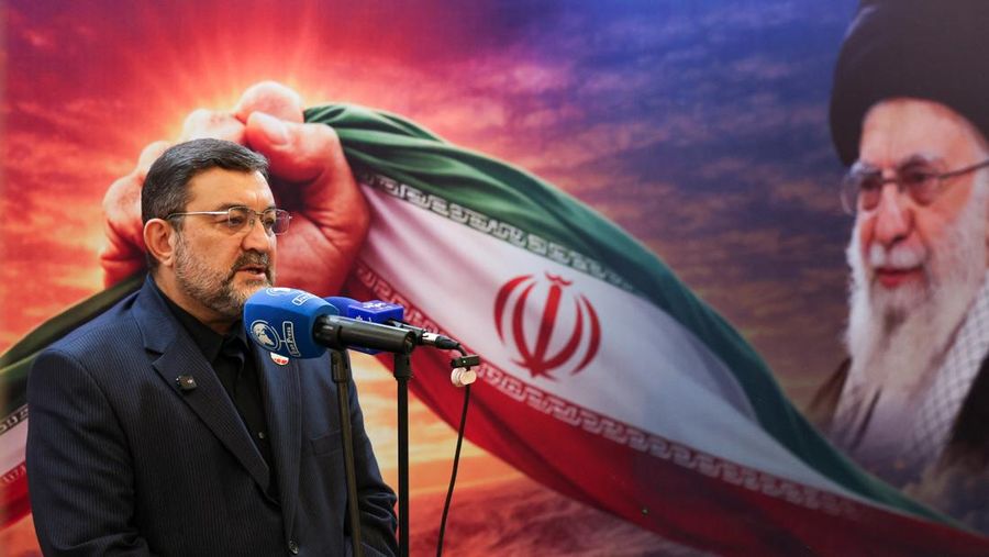 Duta Besar Republik Islam Iran untuk Indonesia, Mohammad Boroujerdi, menyampaikan pidatonya dalam konferensi pers di kediaman Duta Besar Iran, menyusul serangan Israel dan AS terhadap Iran dan pembunuhan Pemimpin Tertinggi Iran Ayatollah Ali Khamenei, di Jakarta, Indonesia, 2 Maret 2026. REUTERS/Ajeng Dinar Ulfiana