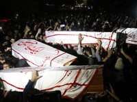 Potret Lautan Manusia Hadiri Salat Jenazah Massa Pro-Iran yang Tewas