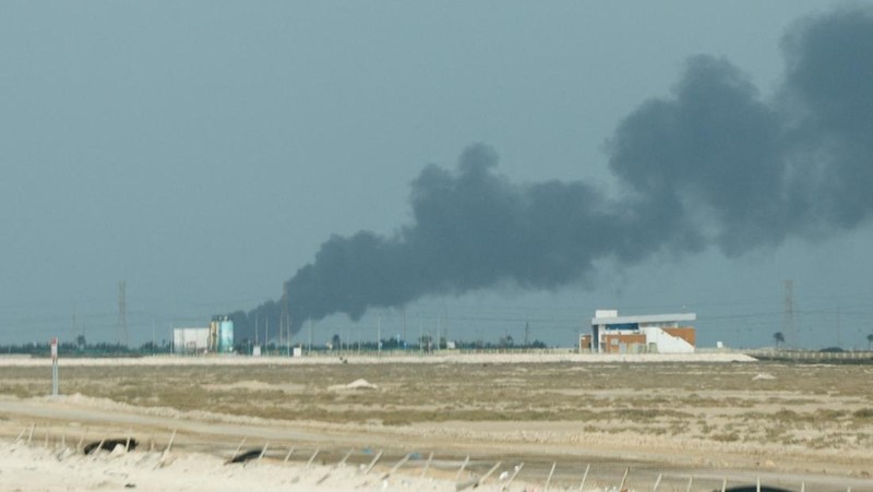 Workers evacuate area around Saudi Aramco's Ras Tanura oil refinery as smoke rises following a reported Iranian drone strike, in Ras Tanura, Saudi Arabia, in this still image obtained from social media video released on March 2, 2026. Social Media/via REUTERS  THIS IMAGE HAS BEEN SUPPLIED BY A THIRD PARTY. NO RESALES. NO ARCHIVES. NEWS USE ONLY. VERIFICATION: Reuters verified the location from the buildings, trees and the smoke stacks seen in the video, which matched satellite imagery of the area. The date was verified from an official statement from Aramco saying it had shut the facility down after a drone strike on March 2. No older versions of the videos were found posted online before March 2. Coordinates: 26.70322602981727, 50.090750650948635.