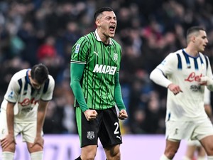 Jay Idzes Main Penuh, Sassuolo Kalahkan Atalanta 2-1