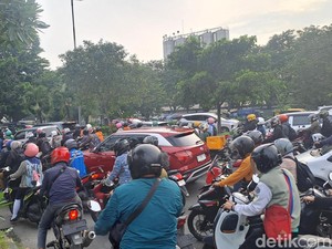 Rutinitas Macet Senin Pagi di Perempatan Gedangan dan Aloha Sidoarjo