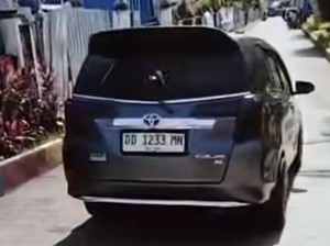 2 Mahasiswi Bocengan Motor Diserempet Mobil hingga Luka di Maros, Pelaku Kabur