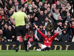 Wasit Kasih MU Penalti karena Takut Teror Old Trafford?