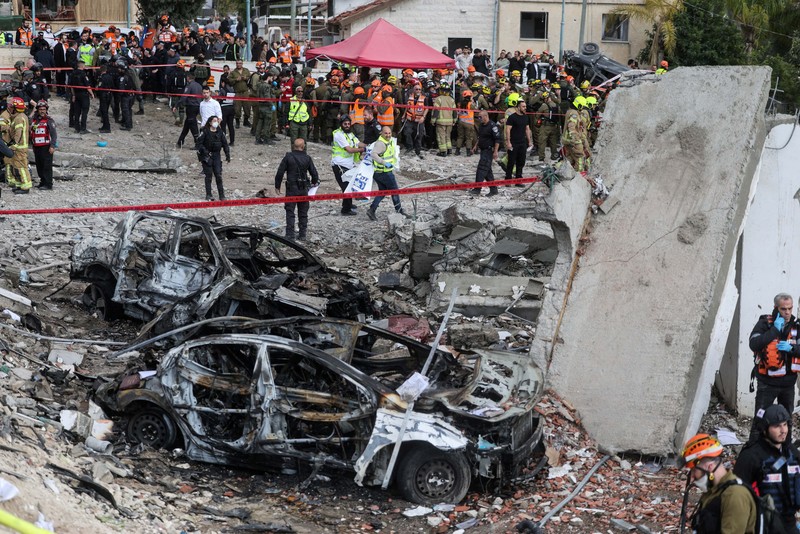 Rudal Iran melesat menuju Israel, setelah Israel dan AS melancarkan serangan terhadap Iran, seperti terlihat dari Hebron, di Tepi Barat yang diduduki Israel pada 1 Maret 2026. (REUTERS/Mussa Qawasma)