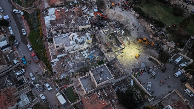 Penampakan Rudal Iran Melesat Hantam Bet Shemesh Israel