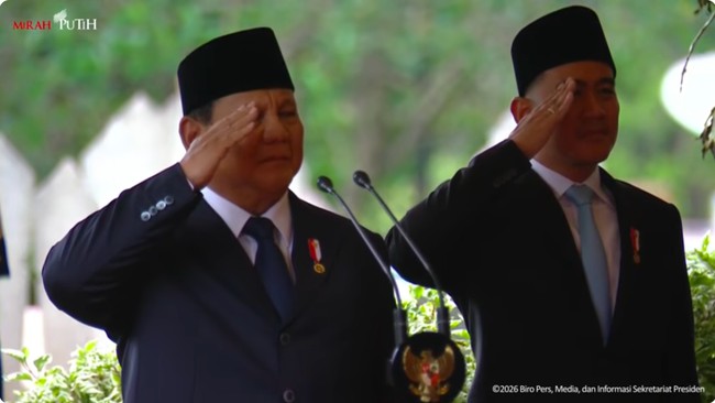 Prabowo Pimpin Pemakaman Try Sutrisno di TMP Kalibata, Gibran Hadir