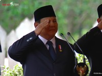 Prabowo Pimpin Pemakaman Try Sutrisno di TMP Kalibata, Gibran Hadir