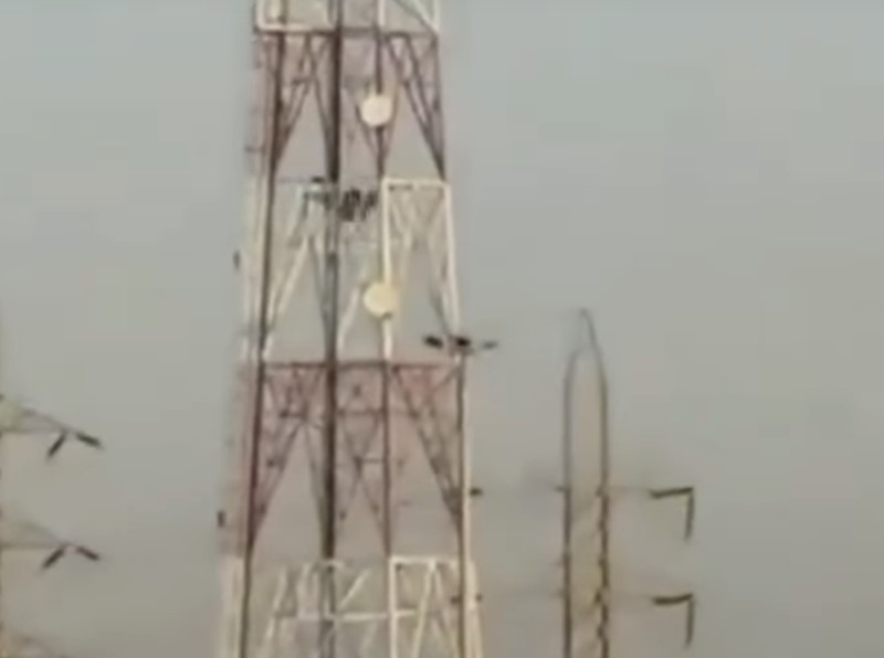 A burning aircraft falls from the sky in Al Jahra, Kuwait, in this still image obtained from social media video released on March 2, 2026. Social Media/via REUTERS  THIS IMAGE HAS BEEN SUPPLIED BY A THIRD PARTY. NO RESALES. NO ARCHIVES. NEWS USE ONLY. TPX IMAGES OF THE DAY.  VERIFICATION: Reuters confirmed the location as Al Jahra, Kuwait, from the road layout, buildings, electric towers and light posts, which matched satellite imagery. Coordinates: 29.337325, 47.648209 + 29.313204127056398, 47.57812678200832. The date when the videos were filmed was not verified but no earlier versions of the videos were found posted online before March 2.  Kuwait Ministry of Defense also said a number of US planes fell and pilots were safe on March 2.