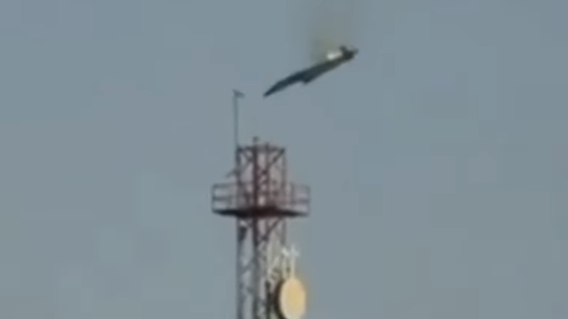 A burning aircraft falls from the sky in Al Jahra, Kuwait, in this still image obtained from social media video released on March 2, 2026. Social Media/via REUTERS  THIS IMAGE HAS BEEN SUPPLIED BY A THIRD PARTY. NO RESALES. NO ARCHIVES. NEWS USE ONLY. TPX IMAGES OF THE DAY.  VERIFICATION: Reuters confirmed the location as Al Jahra, Kuwait, from the road layout, buildings, electric towers and light posts, which matched satellite imagery. Coordinates: 29.337325, 47.648209 + 29.313204127056398, 47.57812678200832. The date when the videos were filmed was not verified but no earlier versions of the videos were found posted online before March 2.  Kuwait Ministry of Defense also said a number of US planes fell and pilots were safe on March 2.