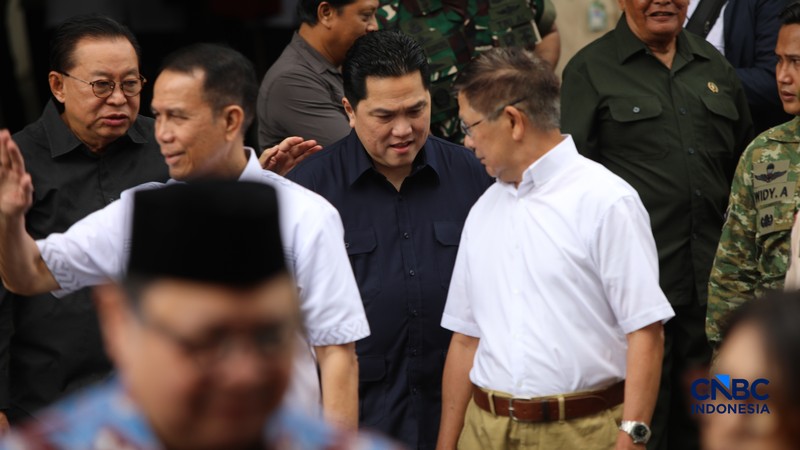 Sejumlah tokoh dan pejabat melayat ke rumah duka Wakil Presiden ke-6 Republik Indonesia Try Sutrisno tiba di rumah duka di kawasan Menteng, Jakarta Pusat, Senin (2/3/2026). (CNBC Indonesia/Faisal Rahman)