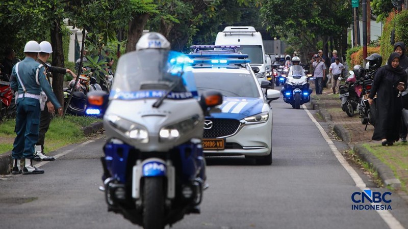 Suasana rumah duka Wakil Presiden ke-6 Republik Indonesia Try Sutrisno di kawasan Menteng, Jakarta Pusat, Senin (2/3/2026). (CNBC Indonesia/Faisal Rahman)