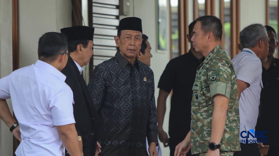 Suasana rumah duka Wakil Presiden ke-6 Republik Indonesia Try Sutrisno di kawasan Menteng, Jakarta Pusat, Senin (2/3/2026). (CNBC Indonesia/Faisal Rahman)