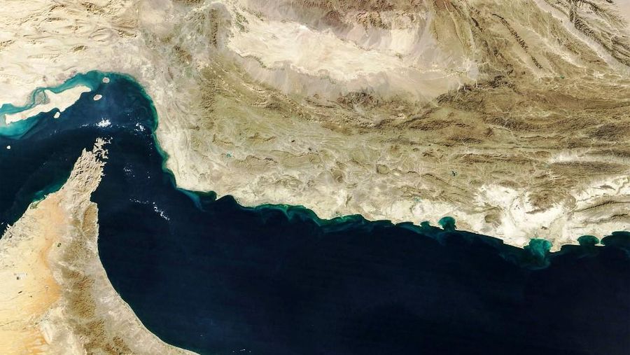 Teluk Oman dan wilayah Makran (C) di Iran selatan dan Pakistan barat daya, serta Selat Hormuz (L) dan pantai utara Oman (bawah). (AFP/-)