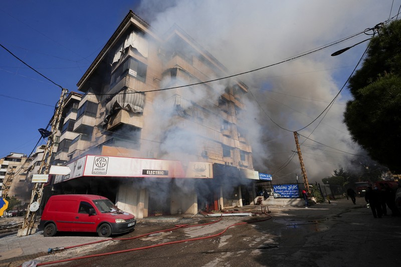 Asap mengepul setelah serangan Israel di pinggiran selatan Beirut, menyusul eskalasi antara Hizbullah dan Israel di tengah konflik AS-Israel dengan Iran, Lebanon, 3 Maret 2026. (REUTERS/Khalil Ashawi)