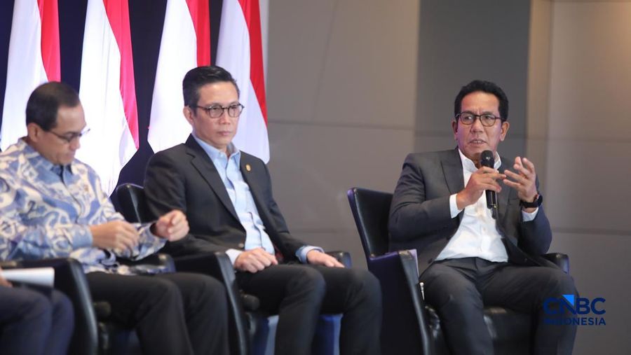 Direktur Utama KSEI, Samsul Hidayat menyampaikan pemaparan dalam acara Market Outlook 2026 di Bursa Efek Indonesia, Jakarta, Selasa (3/3/2026). (CNBC Indonesia/Faisal Rahman)