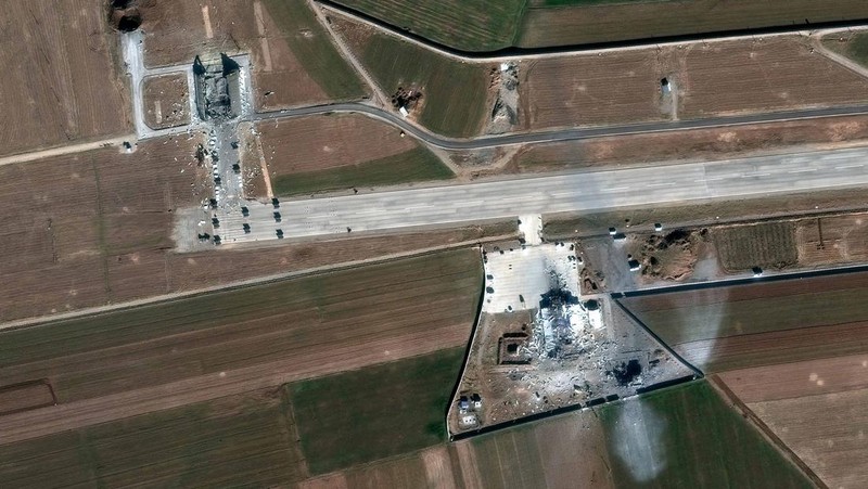 Citra satelit menunjukkan upaya untuk mengendalikan kebakaran di kilang minyak Ras Tanura di Arab Saudi setelah serangan pesawat tak berawak, di tengah konflik AS-Israel dengan Iran, di Ras Tanura, Arab Saudi, 2 Maret 2026. Vantor/Handout via REUTERS.