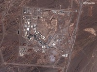 Citra satelit menunjukkan gambaran umum Fasilitas Nuklir Natanz dengan kerusakan bangunan baru, di tengah konflik AS-Israel dengan Iran, dekat Natanz, Iran, 2 Maret 2026. Vantor/Handout via REUTERS