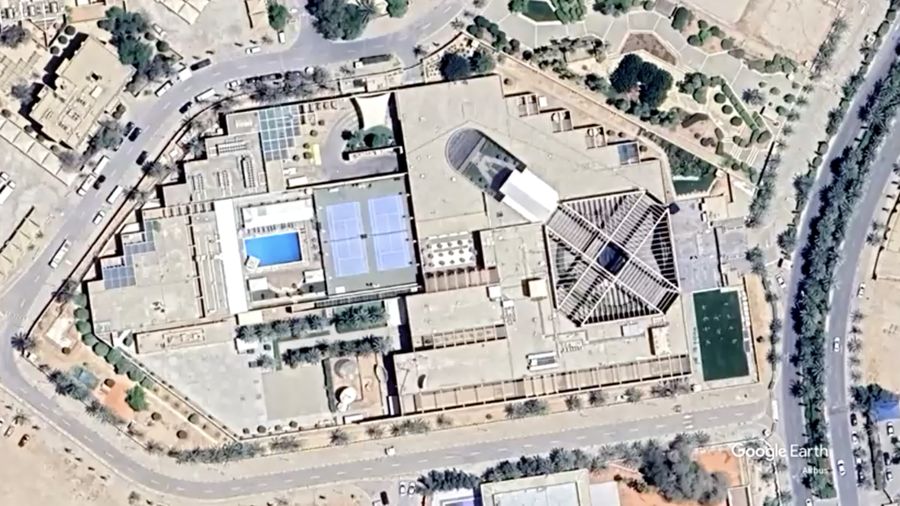 Kedutaan AS di Riyadh setelah terdengar suara ledakan dan terlihat kobaran api. (Google Earth via Reuters)
