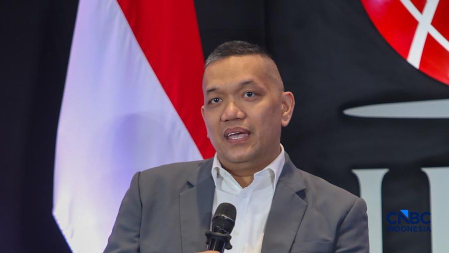 Ketua Umum DAI (Dewan Asuransi Indonesia), Yulius Bhayangkara menyampaikan pemaparan dalam acara Market Outlook 2026 di Bursa Efek Indonesia, Jakarta, Selasa (3/3/2026). (CNBC Indonesia/Faisal Rahman)