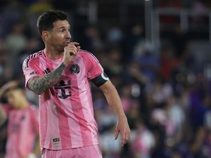 Momen Messi Ledek Pelatih Lawan: Mau Tanda Tanganku?