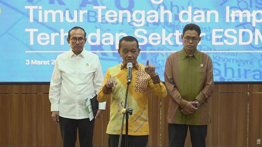 Menteri ESDM, Bahlil Lahadalia saat menyampaikan pemaparan dalam Keterangan Pers Menteri ESDM: Perkembangan Terkini Timur Tengah dan Implikasi Terhadap Sektor ESDM di Jakarta, Selasa (3/3/2026). (Tangkapan Layar Youtube/KementerianESDM)