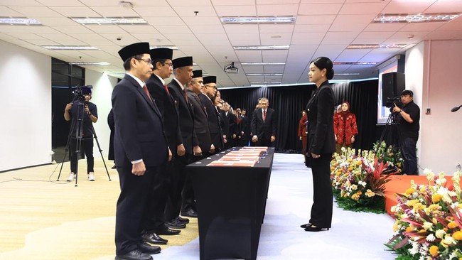 Ketua OJK Lantik 6 Pejabat Baru, Ini daftarnya