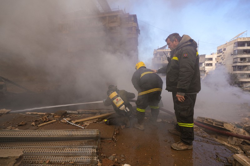 Asap mengepul setelah serangan Israel di pinggiran selatan Beirut, menyusul eskalasi antara Hizbullah dan Israel di tengah konflik AS-Israel dengan Iran, Lebanon, 3 Maret 2026. (REUTERS/Khalil Ashawi)