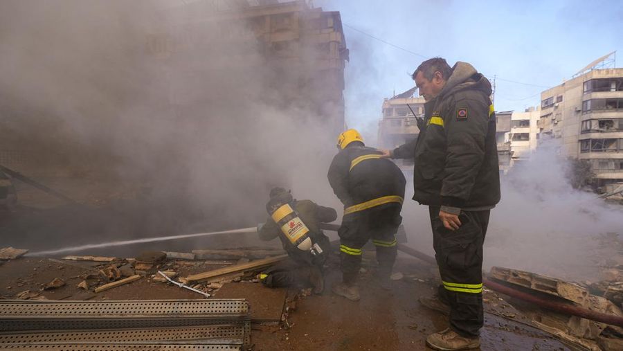 Asap mengepul setelah serangan Israel di pinggiran selatan Beirut, menyusul eskalasi antara Hizbullah dan Israel di tengah konflik AS-Israel dengan Iran, Lebanon, 3 Maret 2026. (REUTERS/Khalil Ashawi)